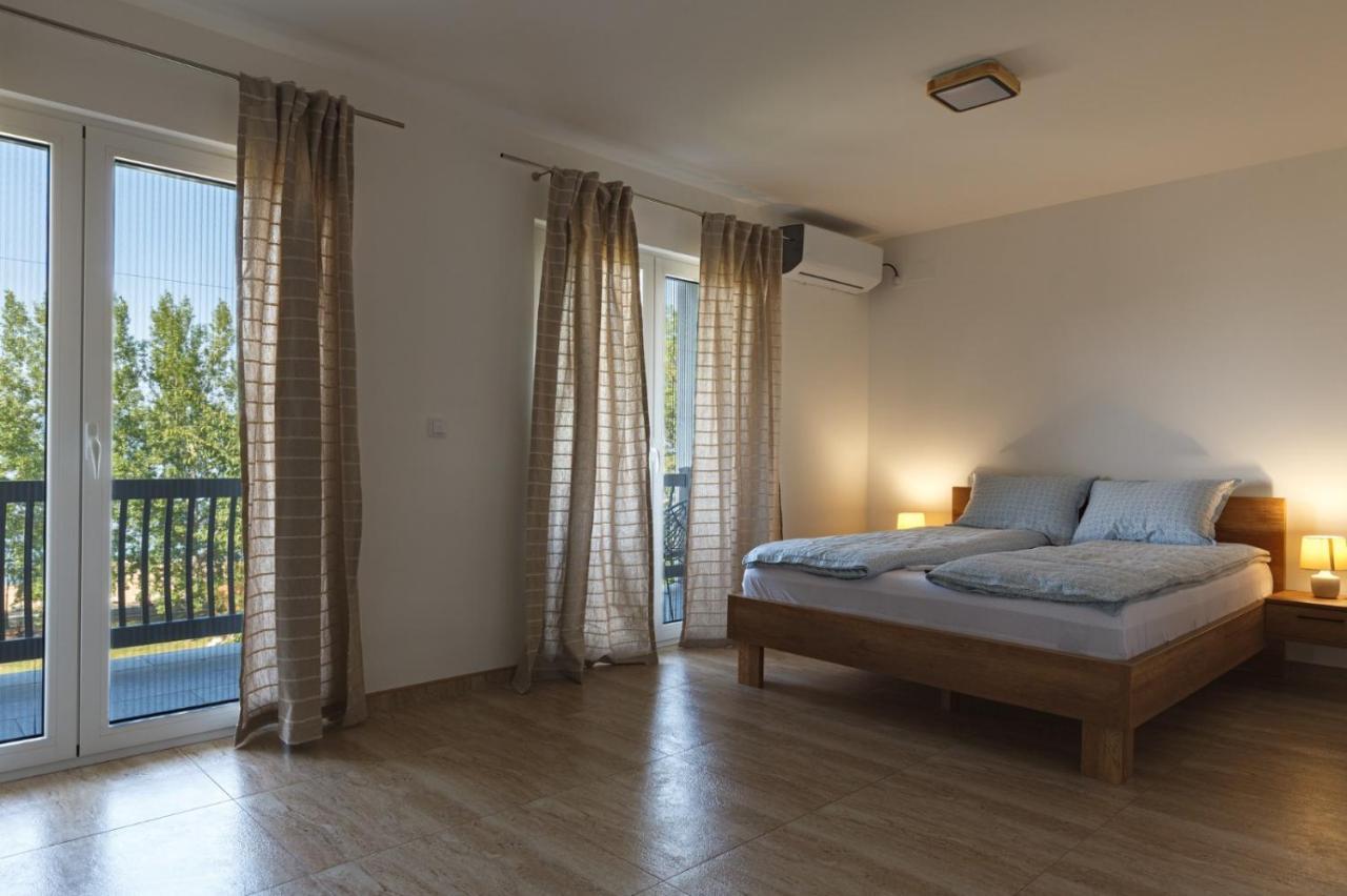 גולובאץ Apartmani Porto מראה חיצוני תמונה